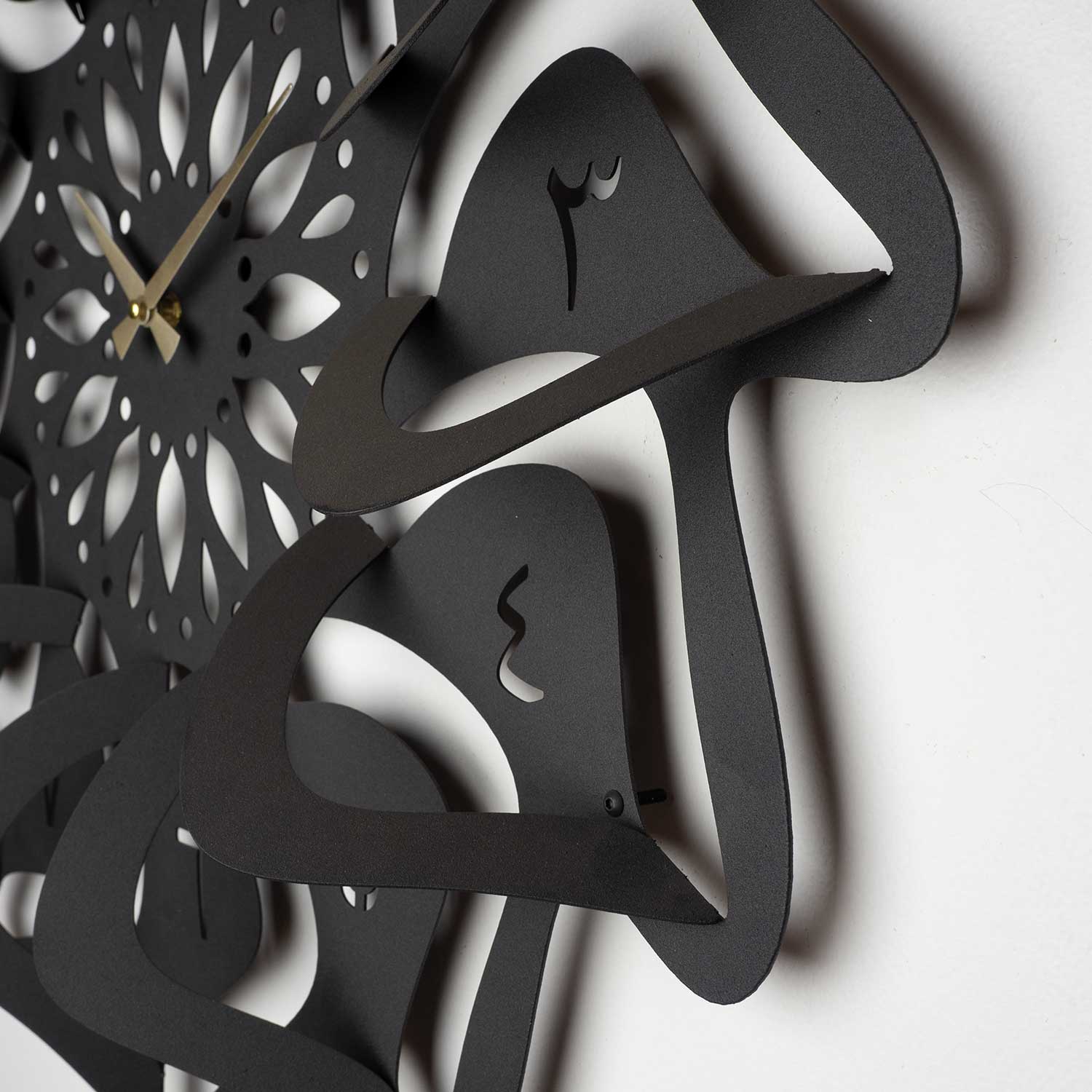 ساعة حائط معدنية بتصميم إسلامي ثلاثي الأبعاد