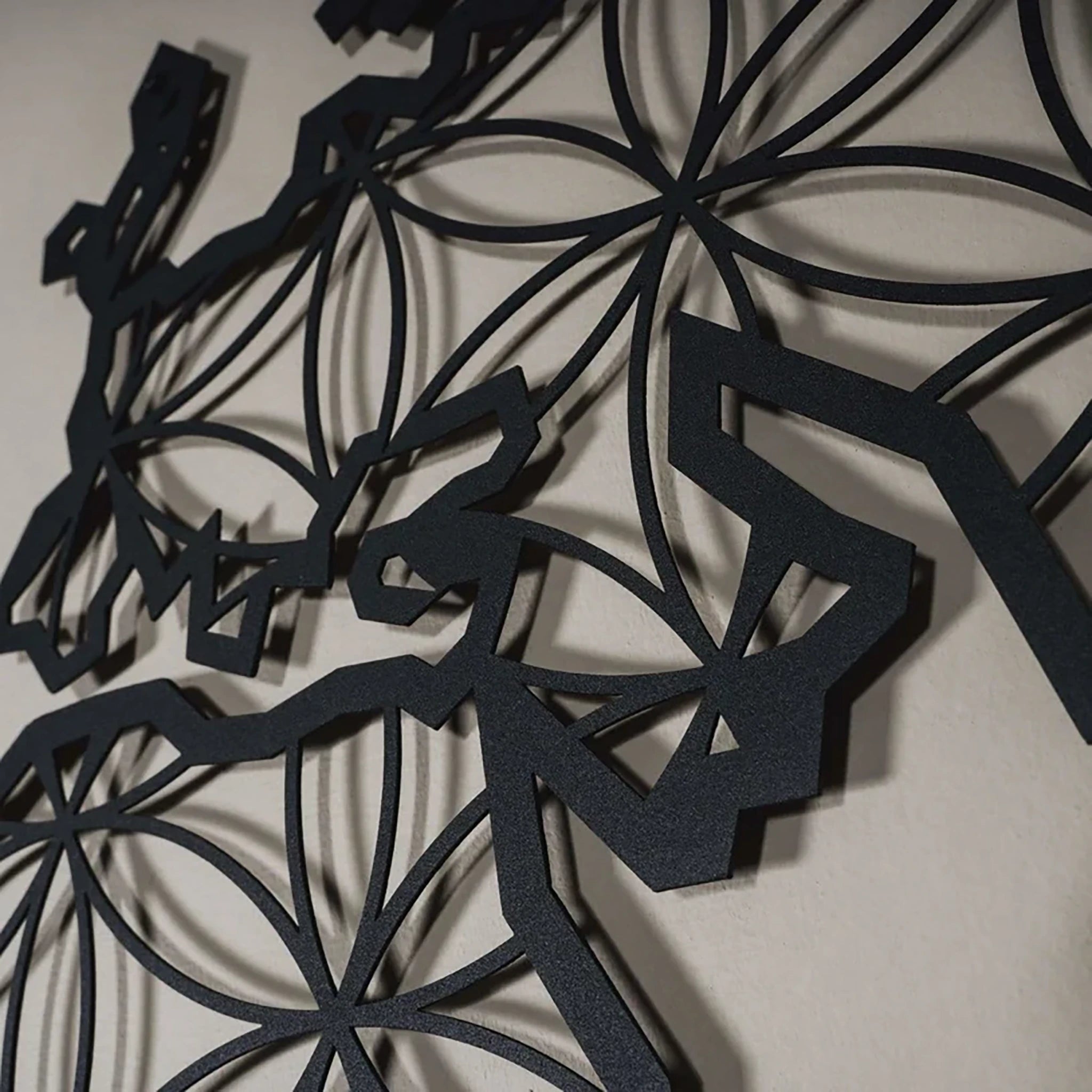 Abstract Leaf Pattern Metal Wall Art Set 40 × 56 cm / Black