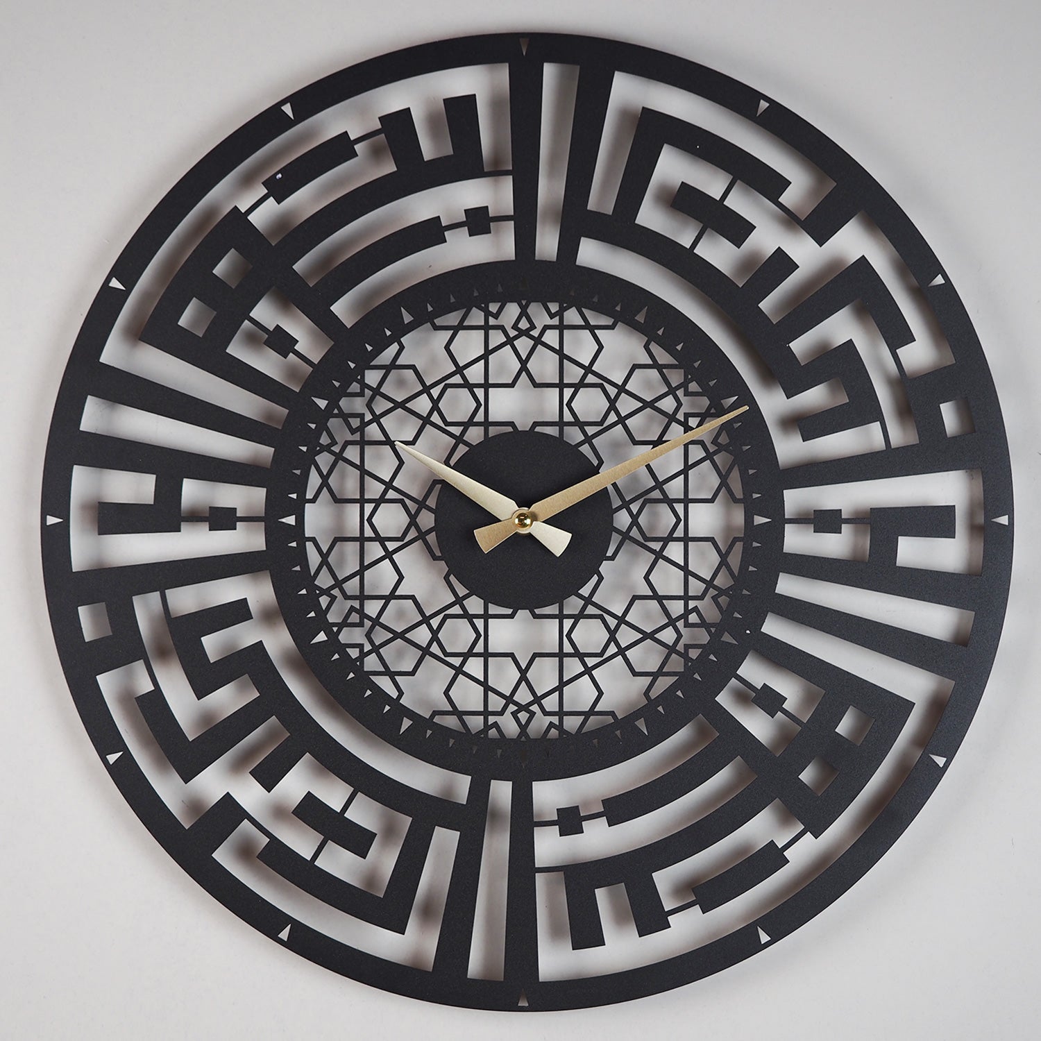 Patience and Pray Kufi Metal Wall Clock 62 x 62 cm / Gold