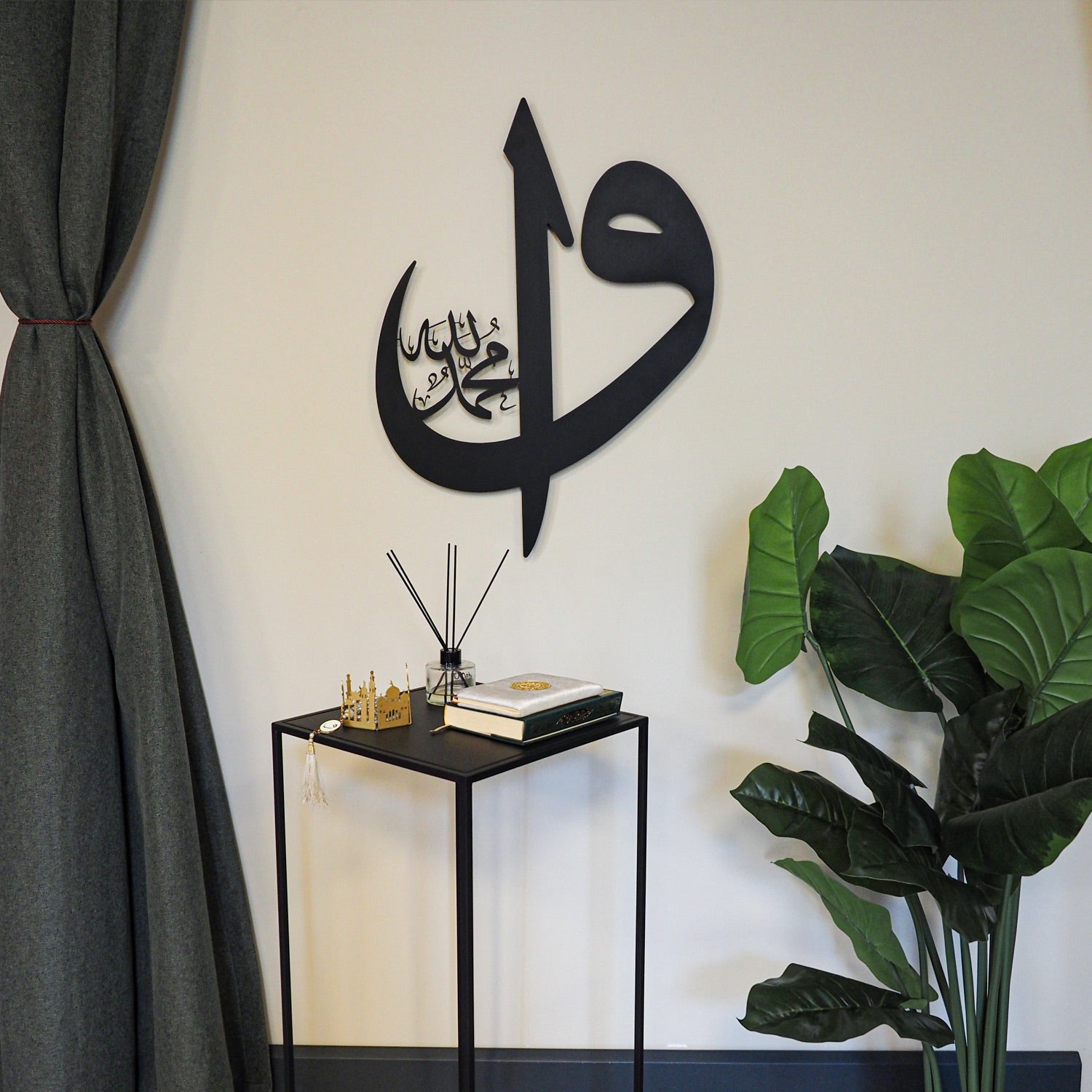 Alif Waw Islamic Metal Art 72 x 54 cm / Gold