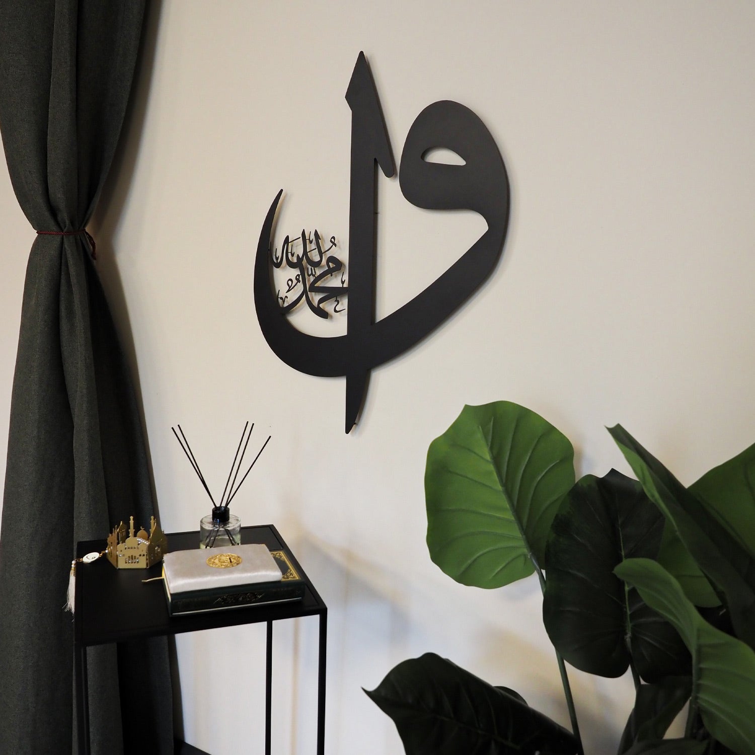 Alif Waw Islamic Metal Art 72 x 54 cm / Gold